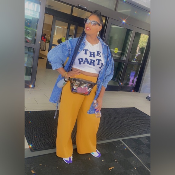 Meet your Posher—Tomika of ClassyChicMeeks! - Picture 4 of 6